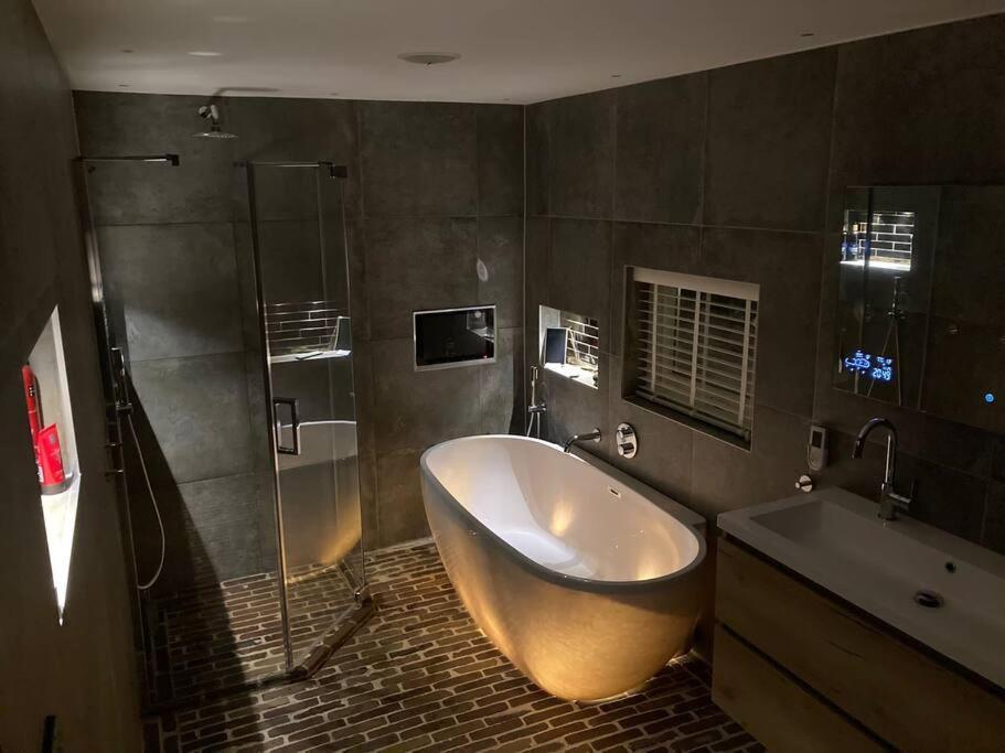 Voorsterstaete Former Barn, Including Jacuzzi Voorst Gem Voorst 외부 사진